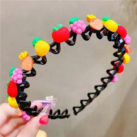 Hairband with pincer grasp for braiding