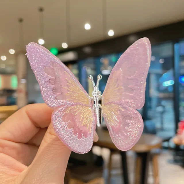 Fluttering butterfly hairclip