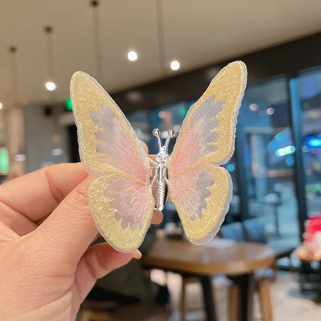 Fluttering butterfly hairclip