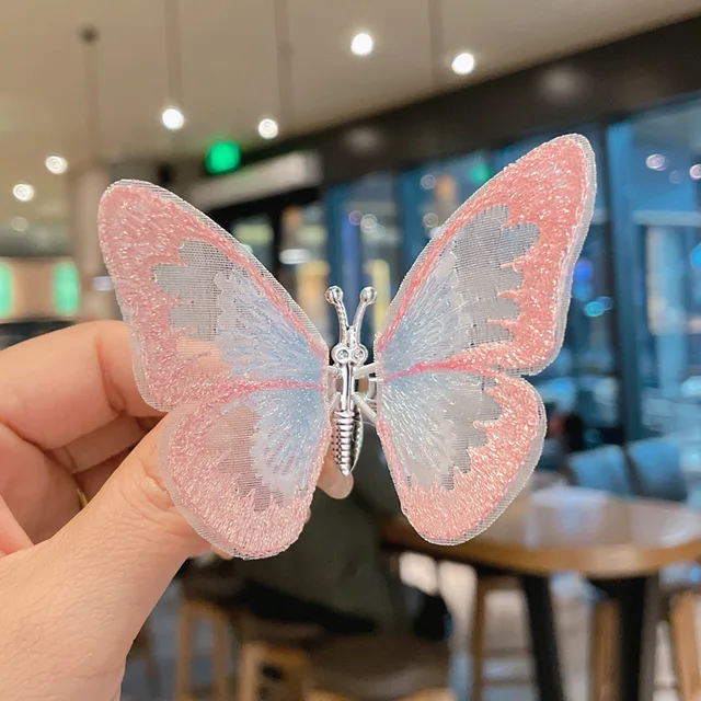 Fluttering butterfly hairclip