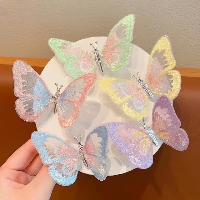 Fluttering butterfly hairclip