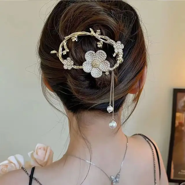 Oval twine with flower lock clip