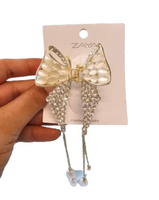 Bow clutcher with pearl detail and hangings