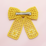 Crochet net bow with flowers