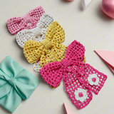 Crochet net bow with flowers