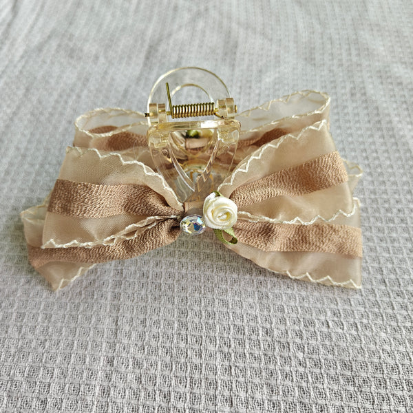 Large organza bow clutcher