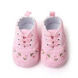 Pret my baby Embroidery sneakers - pink: Pink floral pre-walker baby shoes with white laces, embroidered flowers and green leaves, scalloped white trim, and a back pull tab.