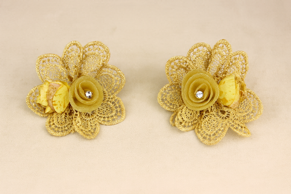 Pair of lace hairclips with roses and lace