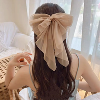 Fluffy volume bow in gossamer fabric
