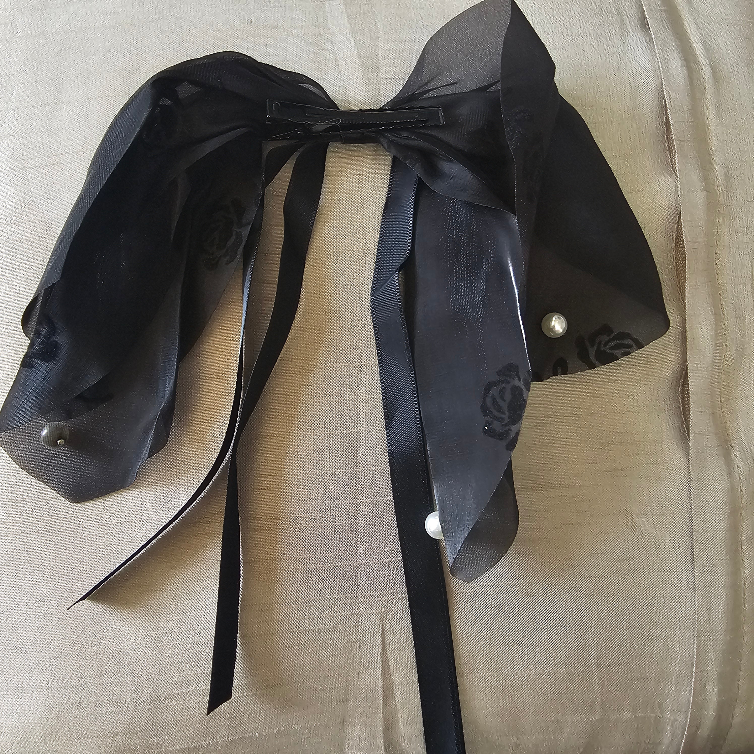 Weight less bow with alligator clip