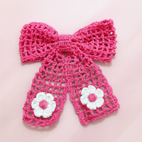 Crochet net bow with flowers