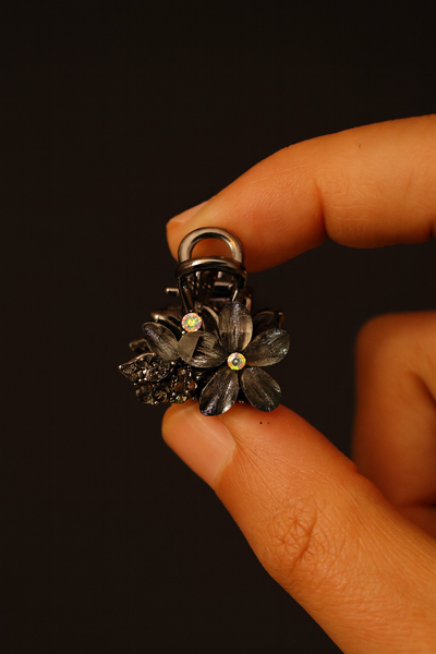 Mini black flower clutcher