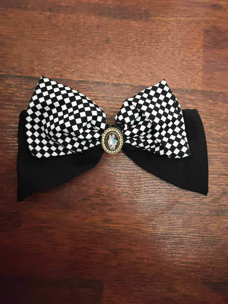Checks and solid bow buckle