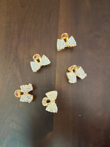 Mini bow clutcher
